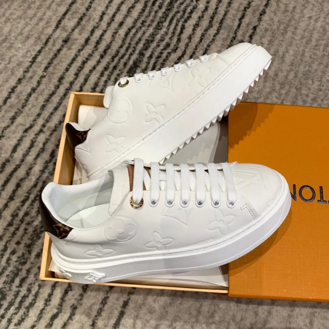 White Sneaker W108514